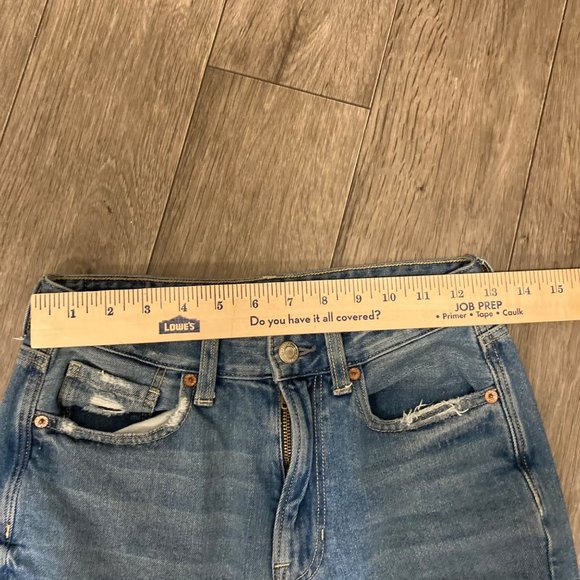 American Eagle Mom Jean Size 2 Reg Med Wash Distressed Style Frayed Hem - Picture 6 of 8